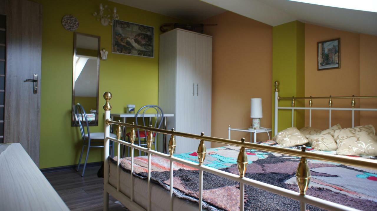 W Cieniu Sosen Hotel Grebow Ngoại thất bức ảnh